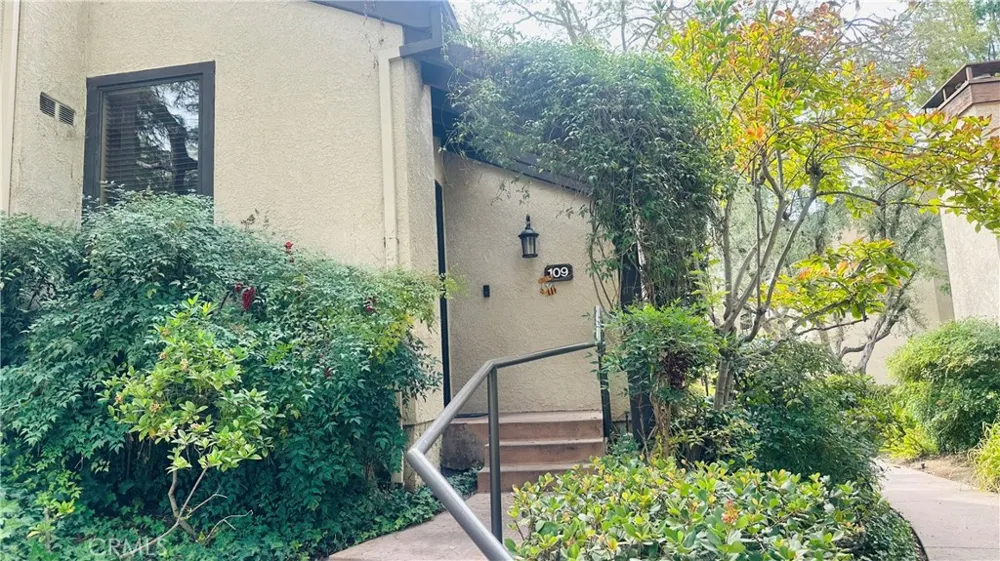 5711 Owensmouth #109 Woodland Hills, CA 91367