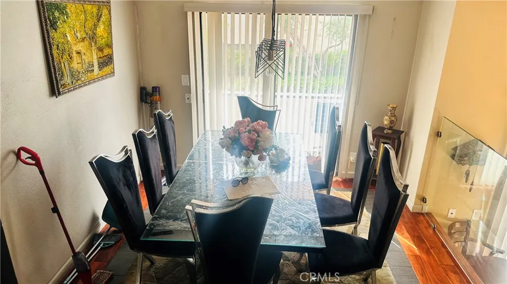 5711 Owensmouth #109 Woodland Hills, CA 91367
