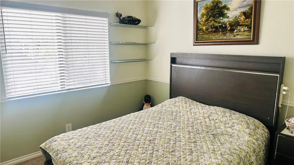 5711 Owensmouth #109 Woodland Hills, CA 91367