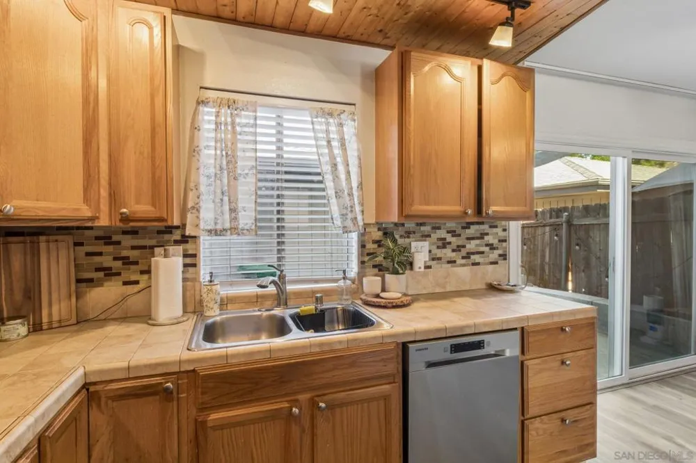10657 Prince Carlos Ln Santee, CA 92071