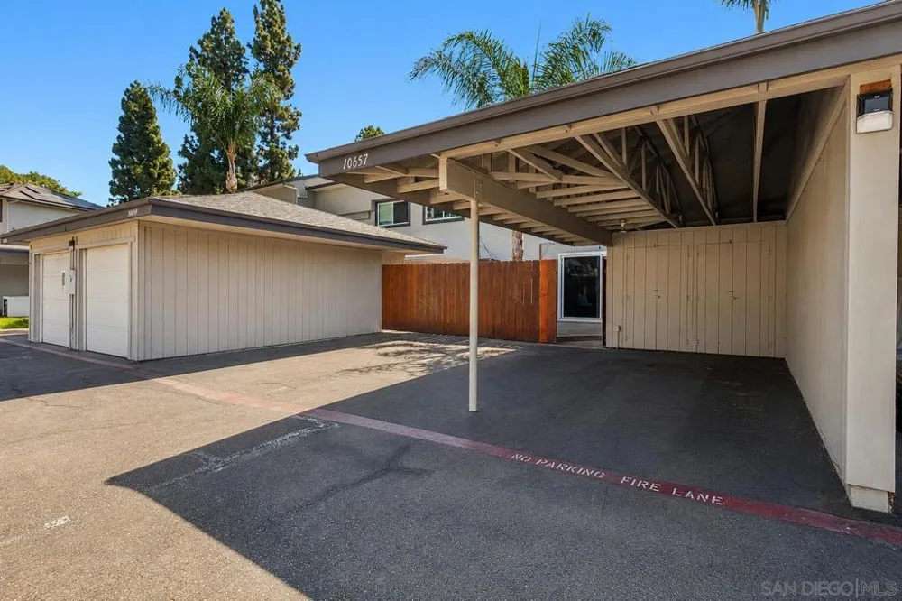 10657 Prince Carlos Ln Santee, CA 92071