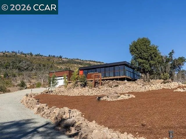 139 Oak St St Helena, CA 94574