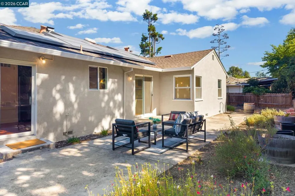 1277 Juanita Dr Lafayette, CA 94595
