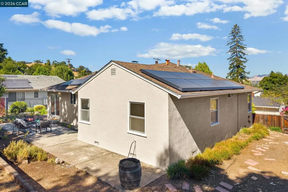 1277 Juanita Dr Lafayette, CA 94595