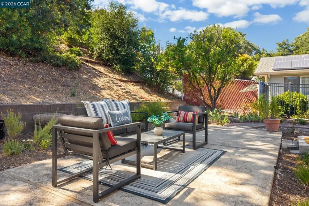 1277 Juanita Dr Lafayette, CA 94595