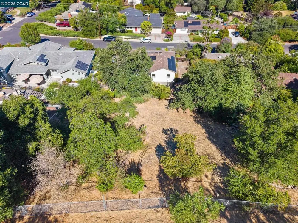 1277 Juanita Dr Lafayette, CA 94595