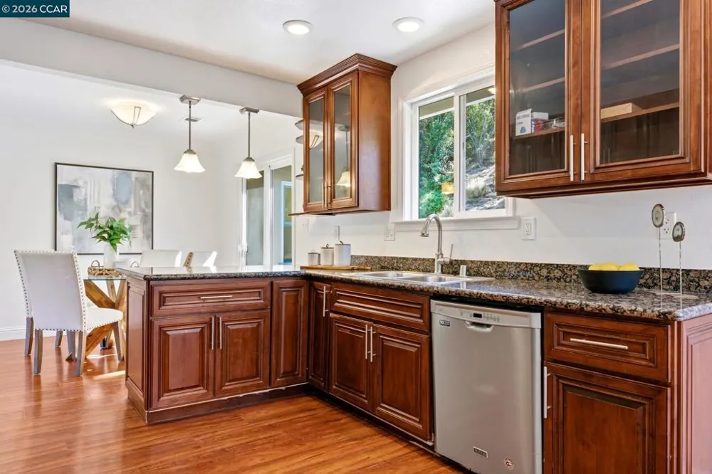 1277 Juanita Dr Lafayette, CA 94595