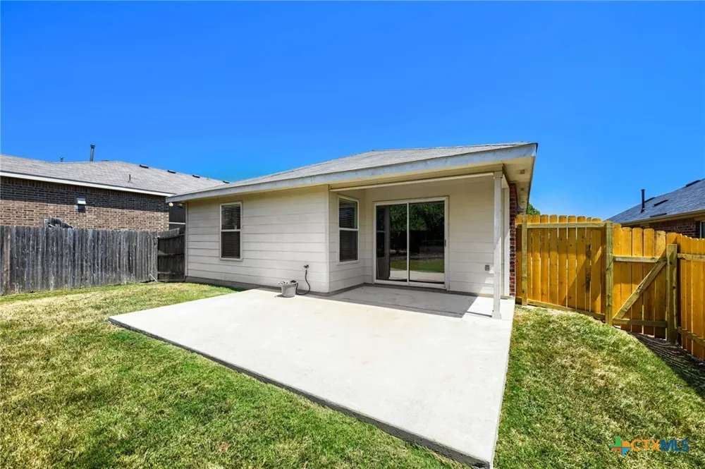 137 Pine Arbol Buda, TX 78610