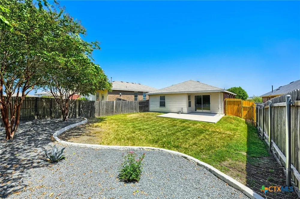 137 Pine Arbol Buda, TX 78610