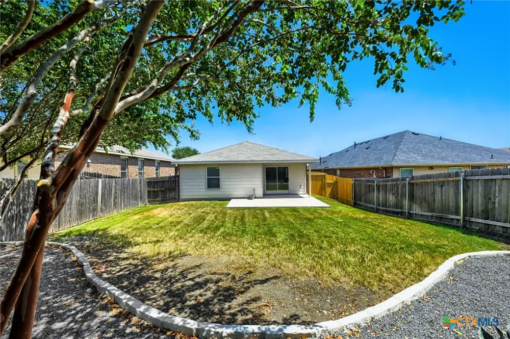 137 Pine Arbol Buda, TX 78610