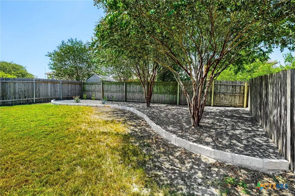 137 Pine Arbol Buda, TX 78610