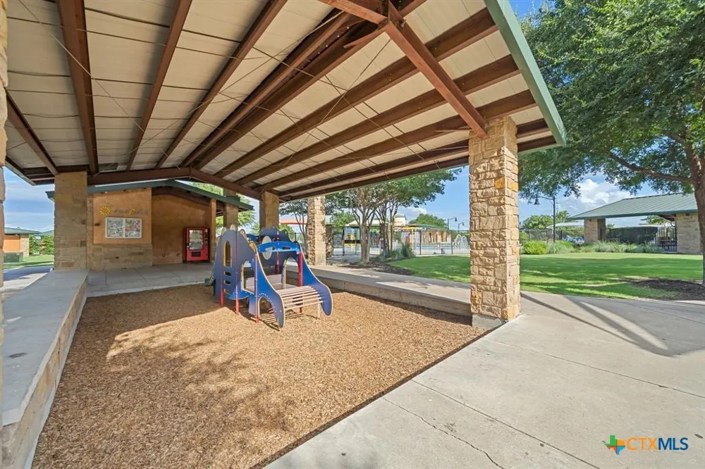 137 Pine Arbol Buda, TX 78610
