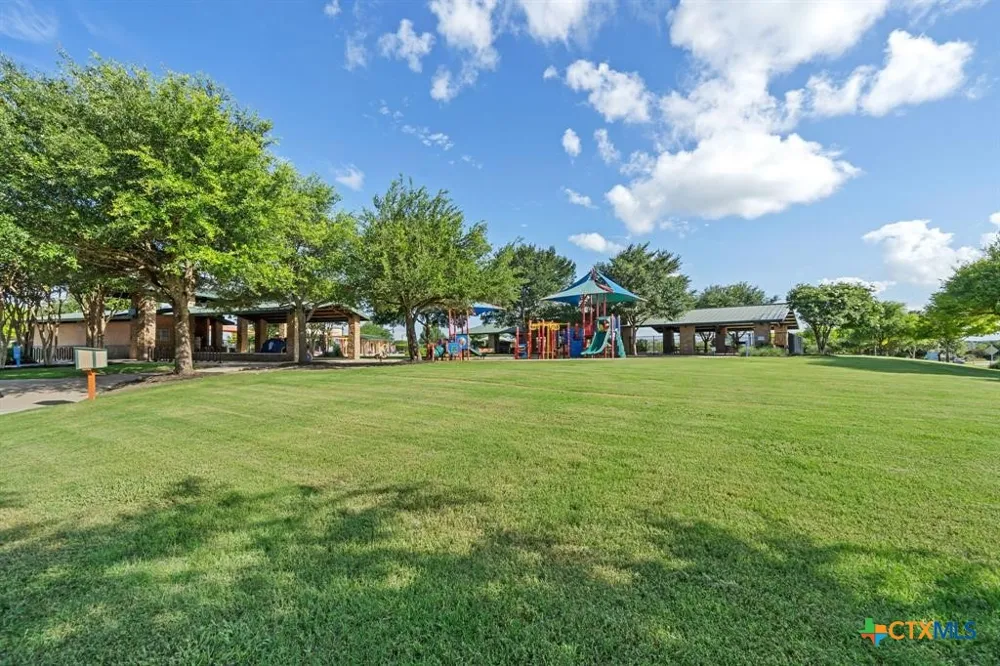 137 Pine Arbol Buda, TX 78610