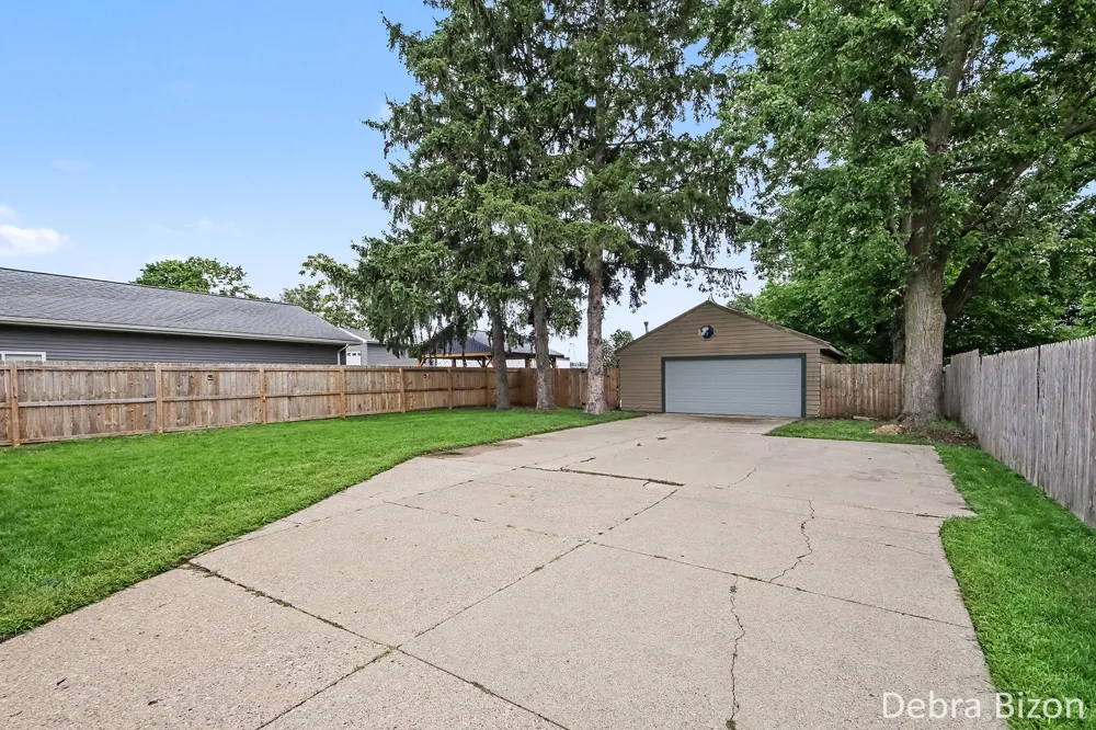 2490 Hague Avenue SW Wyoming, MI 49519