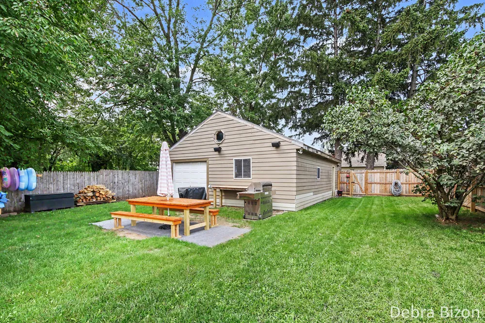2490 Hague Avenue SW Wyoming, MI 49519