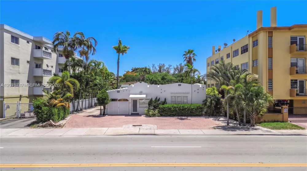 340 NE 125th St North Miami, FL 33161