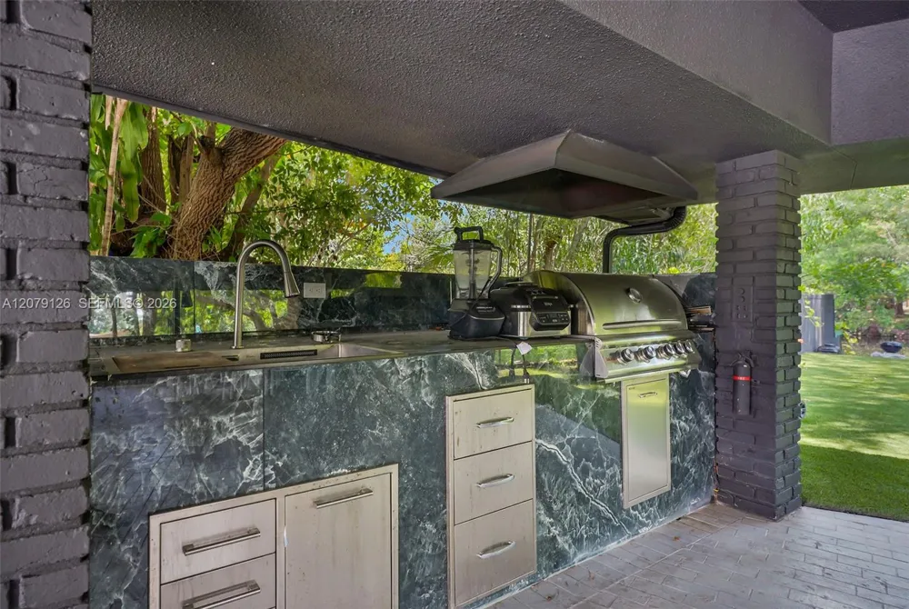 315 NE 122nd St #0 North Miami, FL 33161