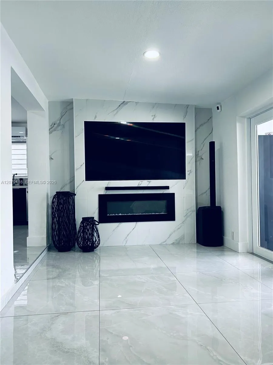 11925 SW 185th Ter Miami, FL 33177