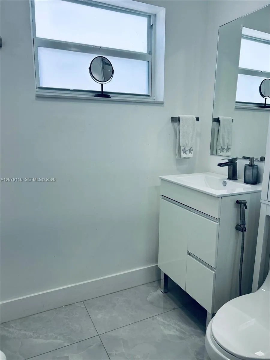 11925 SW 185th Ter Miami, FL 33177