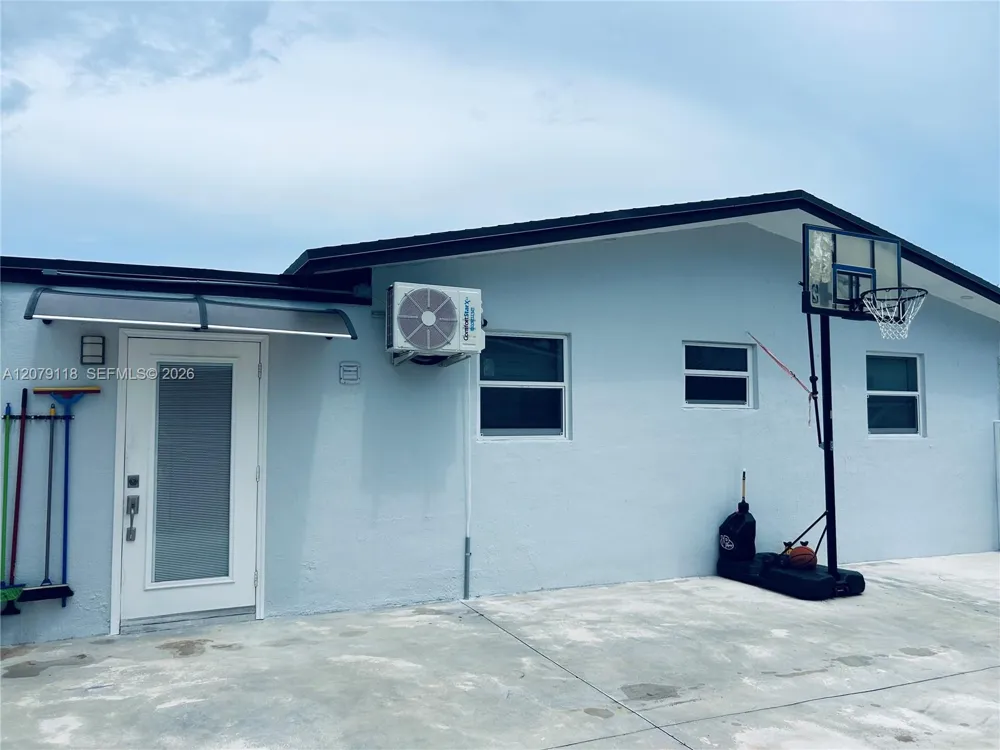 11925 SW 185th Ter Miami, FL 33177