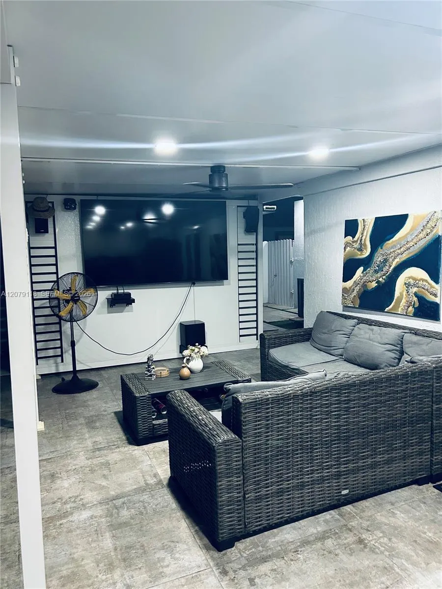 11925 SW 185th Ter Miami, FL 33177