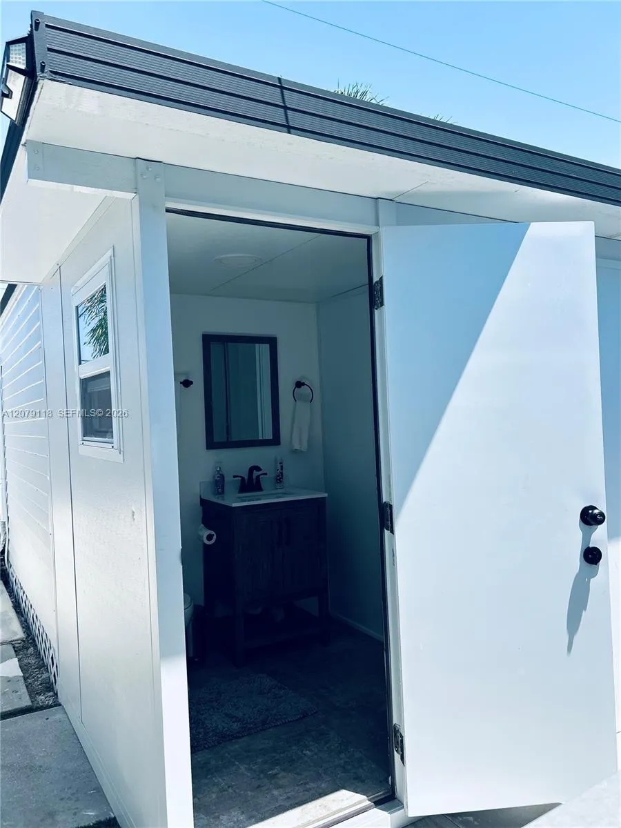 11925 SW 185th Ter Miami, FL 33177