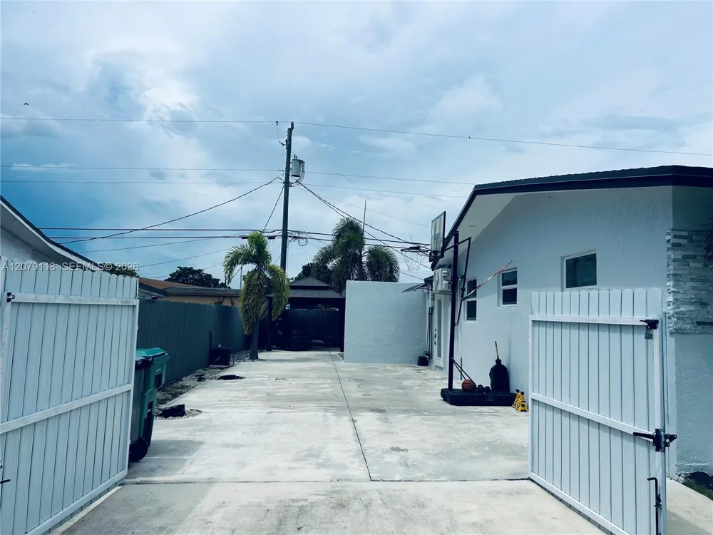11925 SW 185th Ter Miami, FL 33177