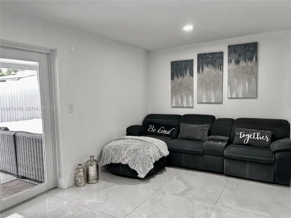 11925 SW 185th Ter Miami, FL 33177