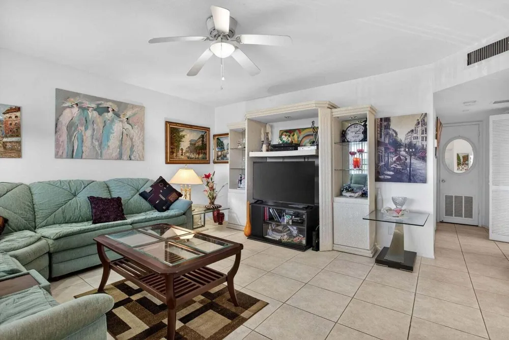 100 SE 6TH AVENUE #303 Pompano Beach, FL 33060