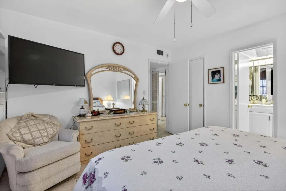100 SE 6TH AVENUE #303 Pompano Beach, FL 33060