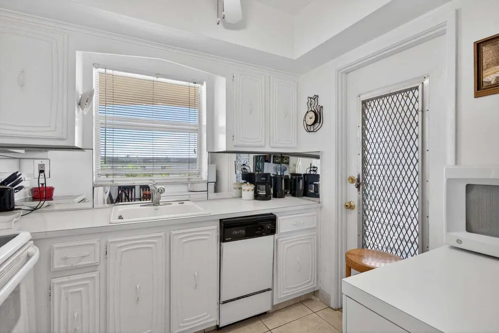 100 SE 6TH AVENUE #303 Pompano Beach, FL 33060