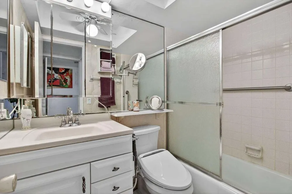 100 SE 6TH AVENUE #303 Pompano Beach, FL 33060