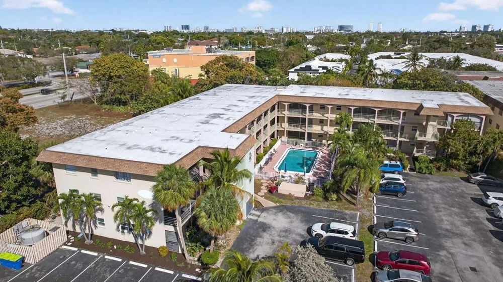 100 SE 6TH AVENUE #303 Pompano Beach, FL 33060