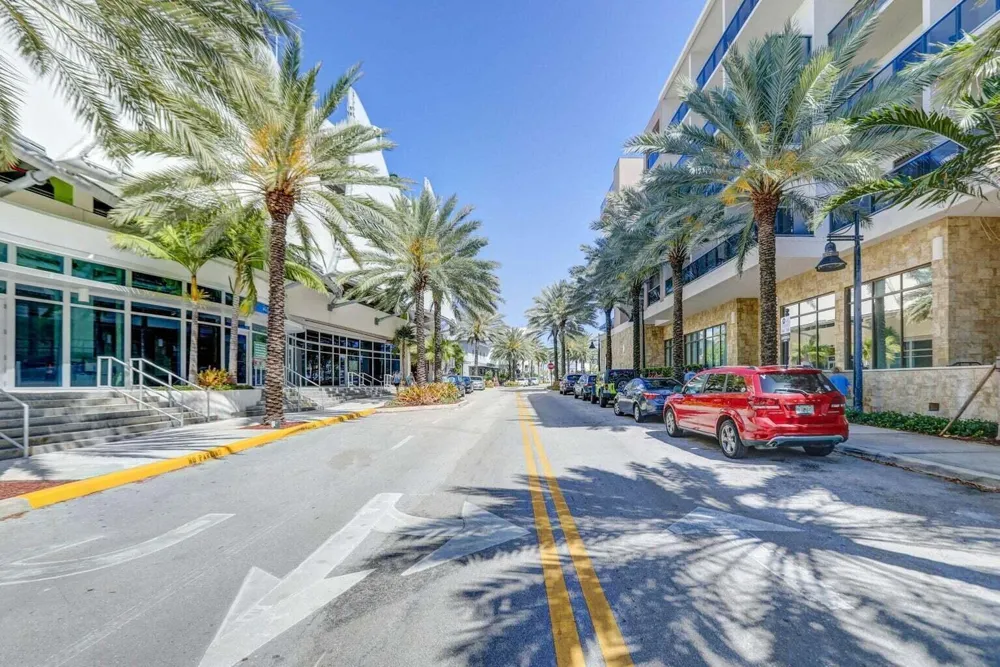 100 SE 6TH AVENUE #303 Pompano Beach, FL 33060