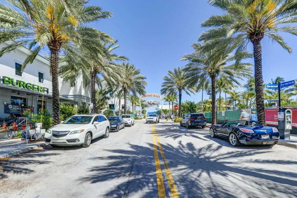 100 SE 6TH AVENUE #303 Pompano Beach, FL 33060