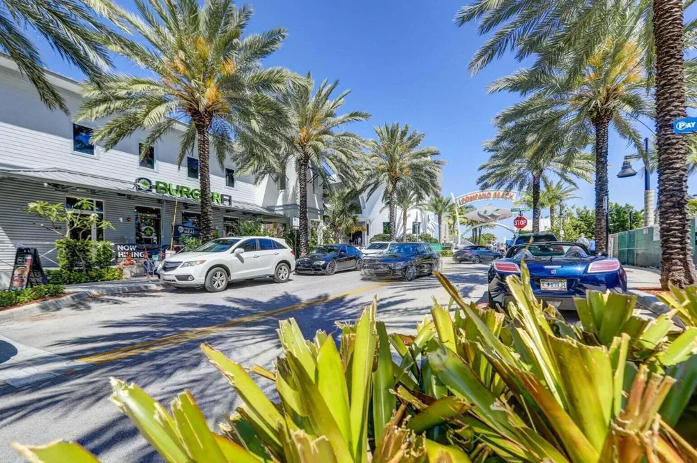 100 SE 6TH AVENUE #303 Pompano Beach, FL 33060