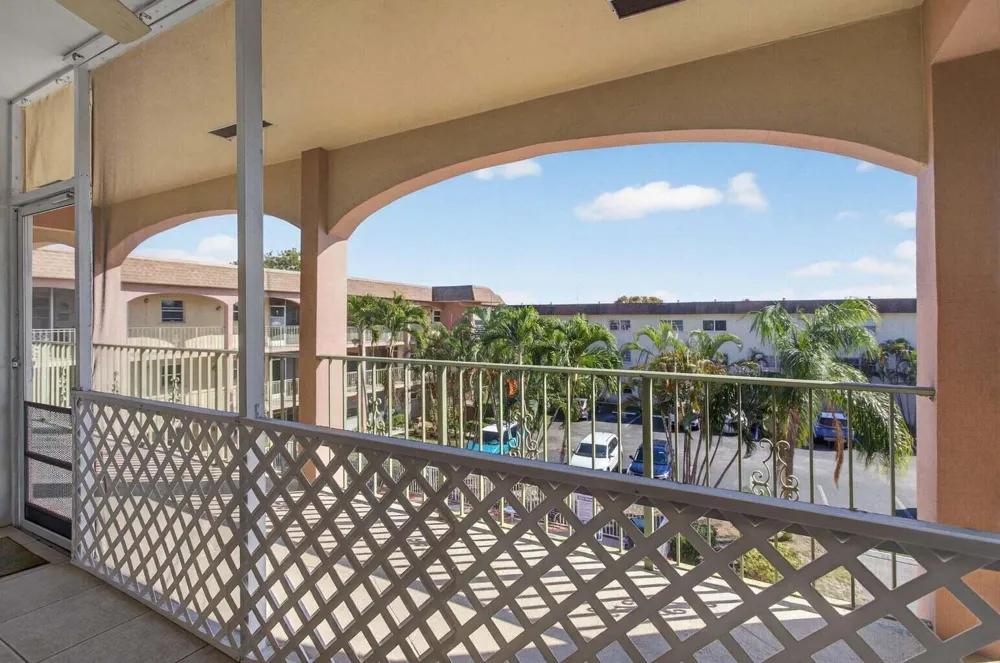 100 SE 6TH AVENUE #303 Pompano Beach, FL 33060