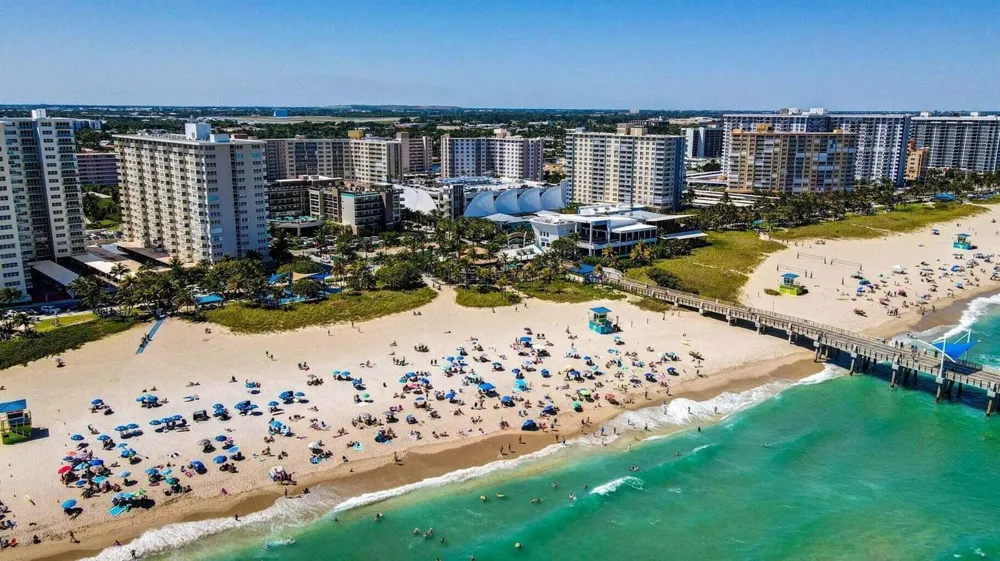 100 SE 6TH AVENUE #303 Pompano Beach, FL 33060