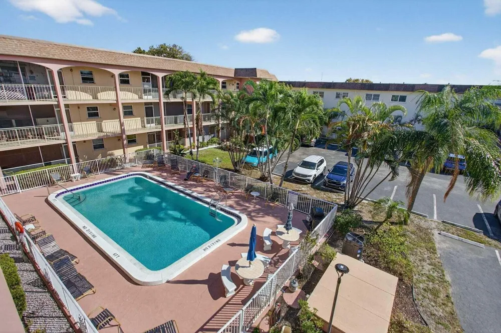 100 SE 6TH AVENUE #303 Pompano Beach, FL 33060