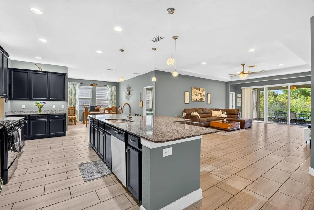 792 ROSEMARY CIRCLE Bradenton, FL 34212