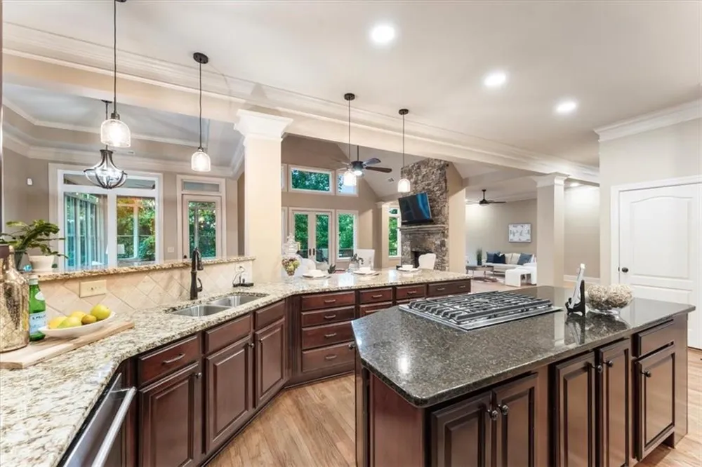 195 Fredericks Cove Dawsonville, GA 30534