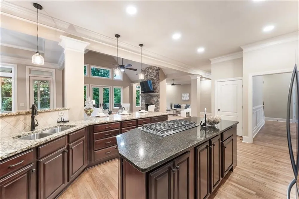 195 Fredericks Cove Dawsonville, GA 30534