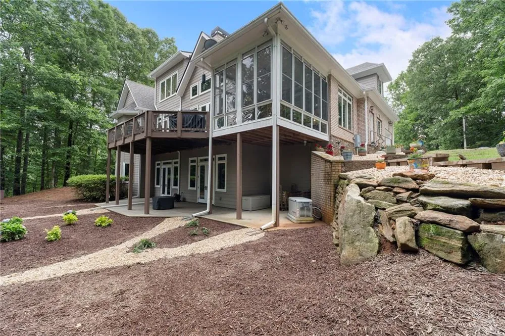 195 Fredericks Cove Dawsonville, GA 30534