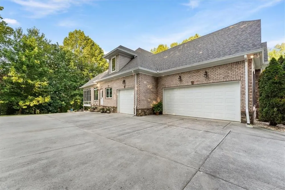 195 Fredericks Cove Dawsonville, GA 30534