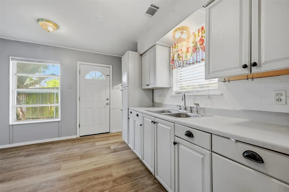 636 S Andrews Avenue Sherman, TX 75090