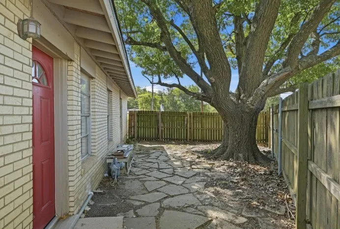 636 S Andrews Avenue Sherman, TX 75090