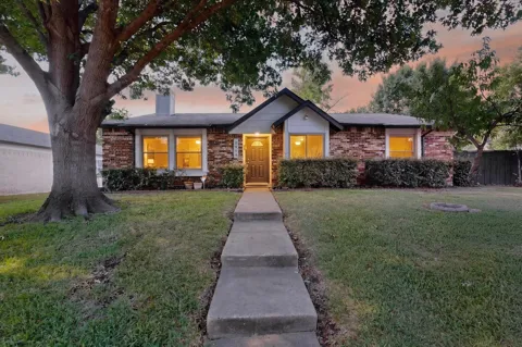 2404 Lemmontree Lane