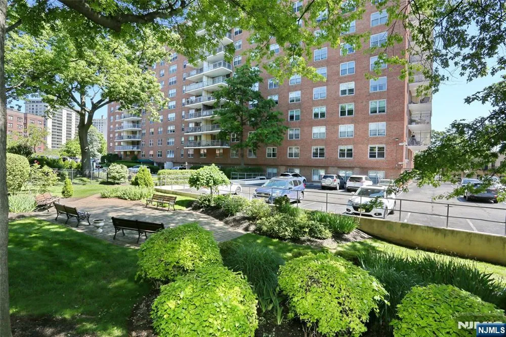 301 Beech Street 11H Hackensack, NJ 07601