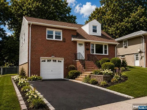 432 Hamilton Place