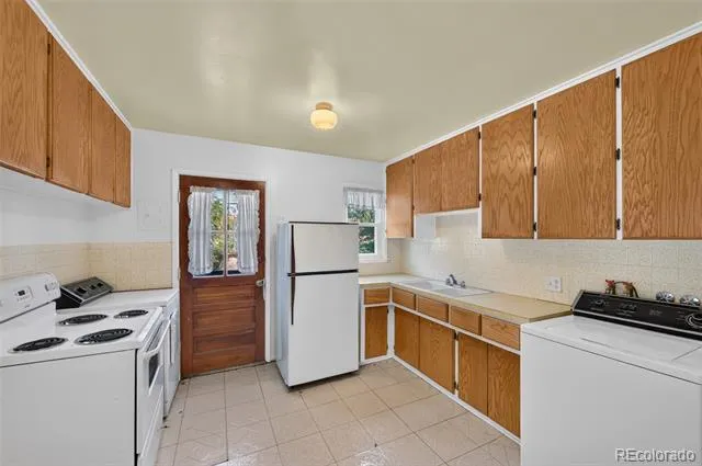 10831 Lowry Place Aurora, CO 80010